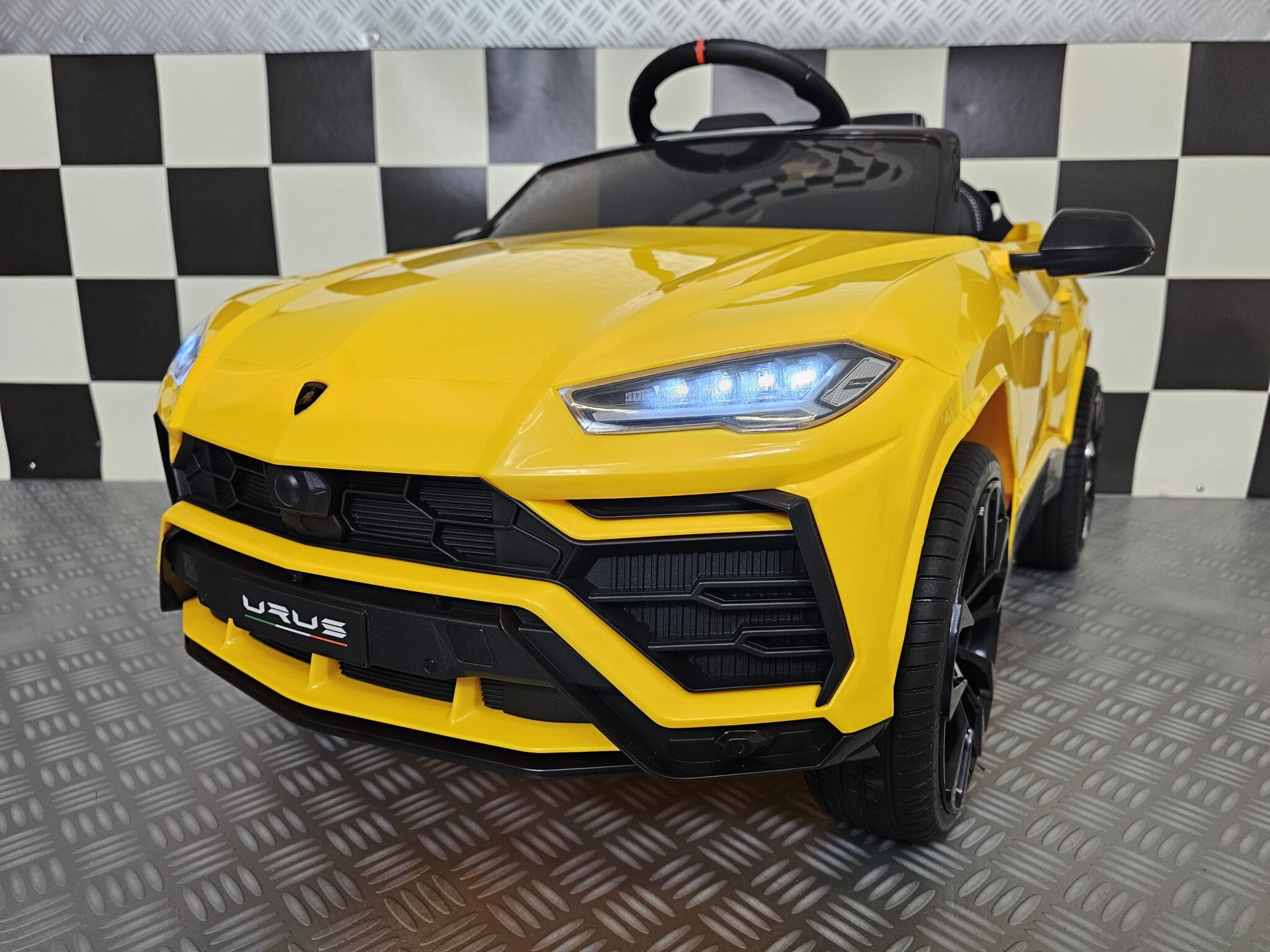 Elektrische-kinderauto-Lamborghini-Urus-geel-.jpg