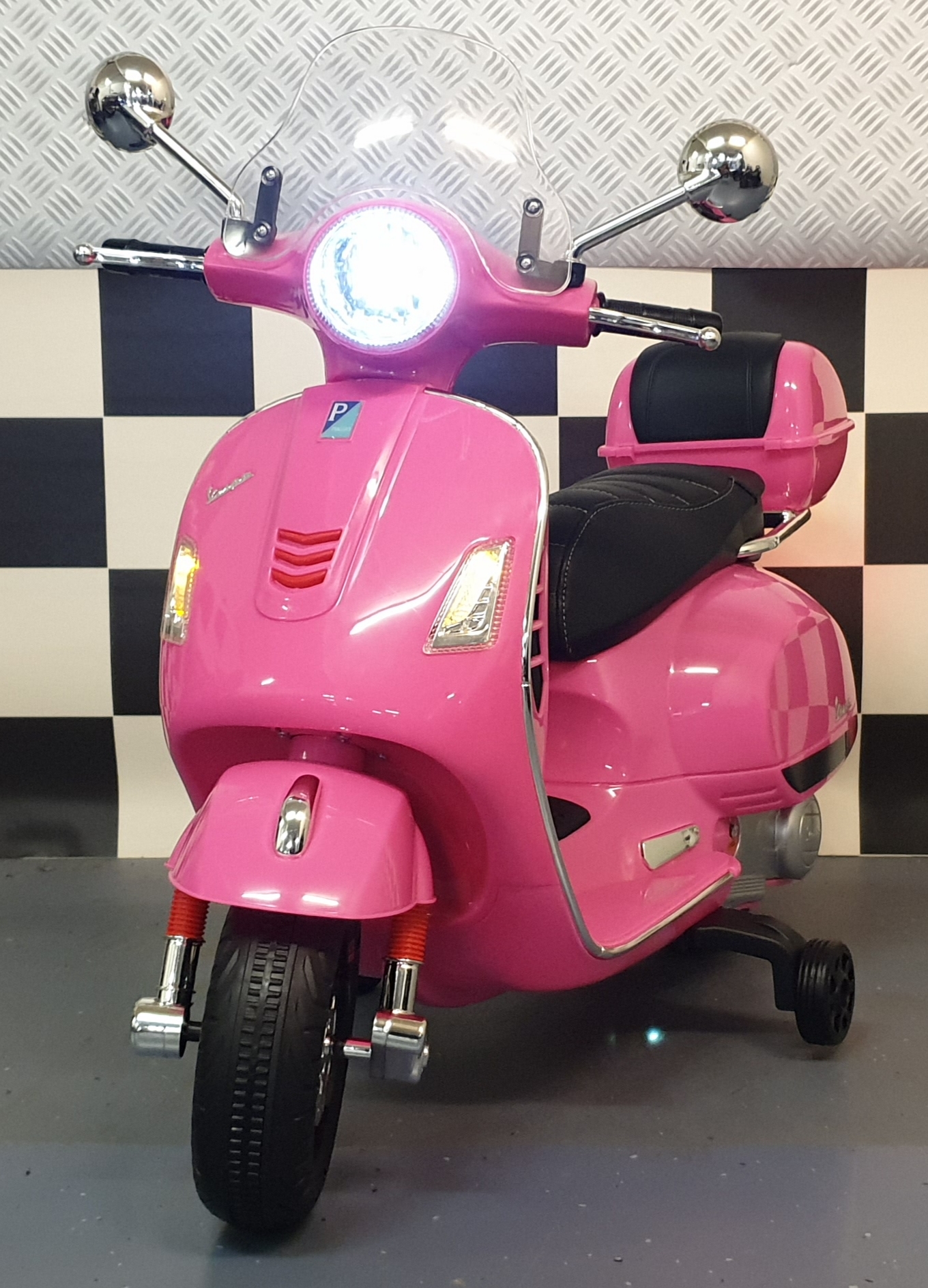 vespa-roze-kinderscooter-op-accu.jpg